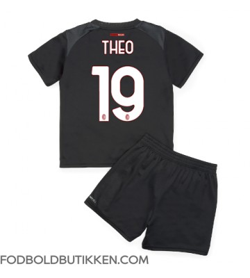 AC Milan Theo Hernandez #19 Hjemmebanetrøje Børn 2022-23 Kortærmet (+ Korte bukser)